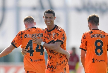 Ronaldo tỏa sáng giúp HLV Pirlo có chiến thắng hủy diệt