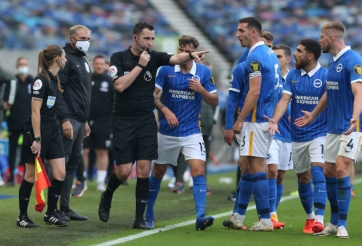 Tại sao MU được trao phạt đền sau khi trận đấu đã kết thúc?