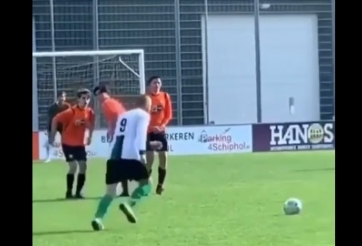 VIDEO: Pha bắt bóng thiếu trách nhiệm nhất giới bóng đá