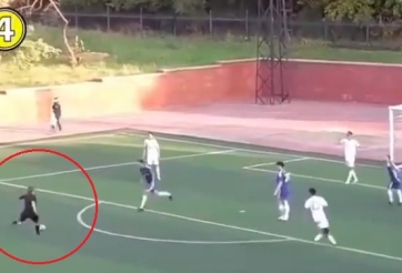 VIDEO: Mơ làm Messi, trọng tài ra chân khiến tất cả ngỡ ngàng