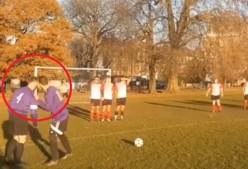 VIDEO: Lập siêu phẩm đá phạt nhờ 'bí thuật' từ đồng đội