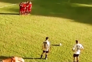 VIDEO: Phối hợp 'hại não' khiến đồng đội không hiểu kiểu gì