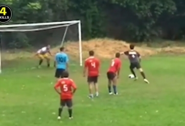 VIDEO: Pha đá penalty đánh lừa mọi giác quan người xem