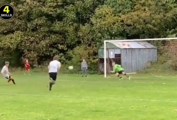 VIDEO: Sút 4 lần cận thành vẫn thất bại trước 'siêu thủ môn nhí'