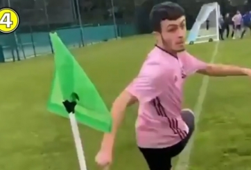 VIDEO: 3 triệu lượt xem pha đá phạt góc 'mắt lác' cực dị