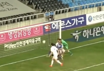 VIDEO: Thủ môn Hàn Quốc cản phá như 'lên đồng' khiến đối thủ bó tay toàn tập