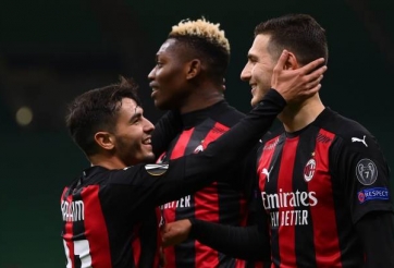 Ibra sút hỏng phạt đền, AC Milan vẫn thắng giòn giã