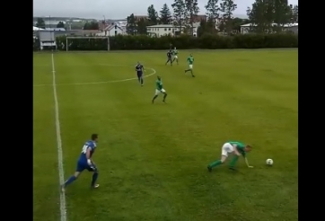 VIDEO: 'Mù mắt' với 18 giây khó đỡ nhất lịch sử bóng đá