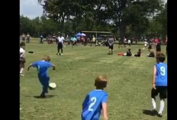 VIDEO: Sao nhí vô-lê đỉnh như Quang Hải sau pha qua người 'ma thuật'