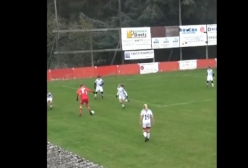 VIDEO: Sao nhí khổng lồ solo qua 8 cầu thủ rồi lập siêu phẩm