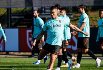 VIDEO: Ronaldo trình diễn kỹ thuật đỉnh cao ngày trở lại