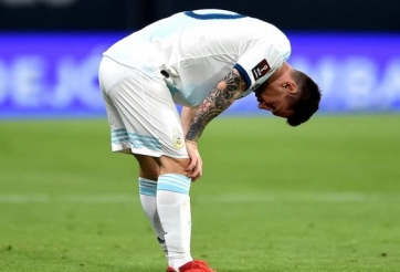 VIDEO: Messi mất bóng sơ đẳng khiến Argentina suýt phải trả giá