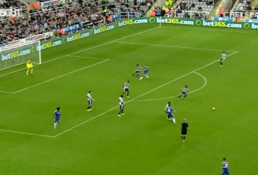 VIDEO: Tiền vệ Chelsea sút xa 'đại bác' rách lưới Newcastle