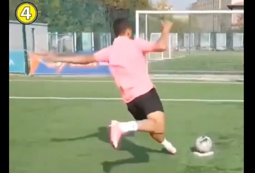 VIDEO: 3 triệu lượt xem pha đá penalty kiểu 'Hải quay xe'