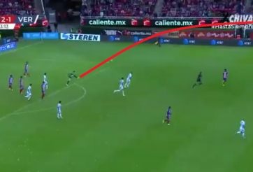 VIDEO: Thủ môn tạo 'địa chấn' với pha làm bàn từ sân nhà