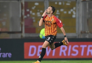 VIDEO: Hậu vệ vô danh biến dàn sao Juve thành người dưng