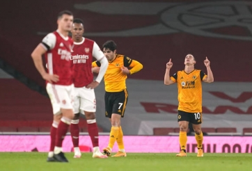 Huyền thoại MU mỉa mai: 'Arsenal có lẽ sẽ trụ hạng'