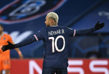 Neymar lập hat-trick, PSG chiếm ngôi nhất bảng