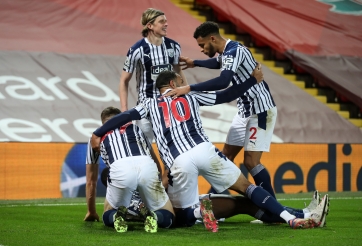 Liverpool nhận trái đắng trên sân nhà