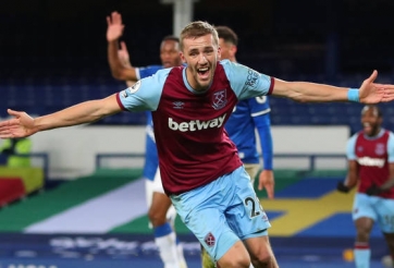 Everton gục ngã trong ngày James trở lại