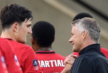 Solsa xác nhận quyết định với Maguire và cảnh báo các học trò