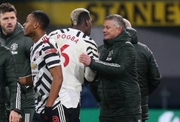 Solskjaer nói gì về Pogba trong ngày vươn lên đầu bảng?