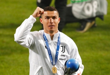 Ronaldo vẫn còn kém xa 'Vua danh hiệu'