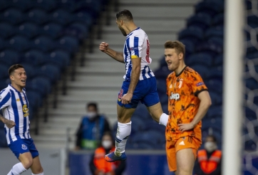 Ronaldo nhạt nhòa, Juve phơi áo trên sân khách