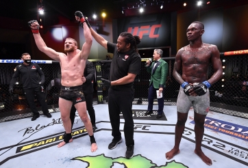 UFC 259: Adesanya bại trận trước Blachowicz