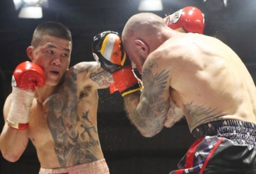 Trương Đình Hoàng đả bại cao thủ Scotland dù dính đòn hiểm