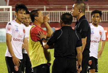 Trọng tài FIFA quốc tế nhận xét về vụ Long An
