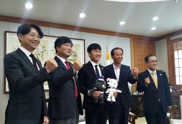 Tin HOT chiều 23/2: Xuân Trường được bổ nhiệm làm đại sứ