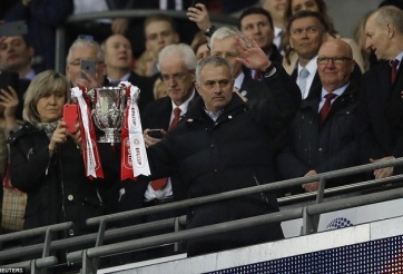 Sir Alex thừa nhận sai lầm khi nói về HLV Mourinho