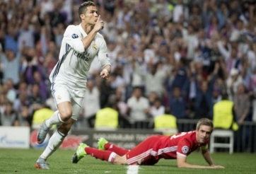 Ronaldo đi vào lịch sử sau hat-trick vào lưới Bayern Munich