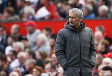 M.U nên “kết duyên” với tiền vệ trụ nào?