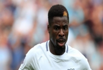 Hậu vệ Tottenham bị bắt giữ ngay trước trận gặp Man Utd