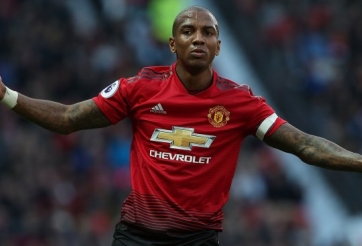 Chính thức: Man United gia hạn hợp đồng với Ashley Young