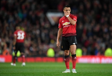 Phil Neville: 'Phong độ Sanchez xuống mức dưới cầu thủ dự bị của MU'