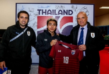 Uruguay player asks for a shirt of “Thai Messi”