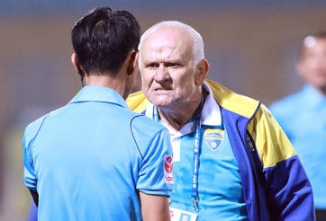 VIDEO: HLV vô địch C1 châu Âu từng suýt 'đi đường quyền' với trọng tài V-League