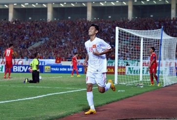 VIDEO: Siêu phẩm làm lu mờ Công Phượng của tân binh ĐT Việt Nam