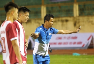 HLV U21 Khánh Hòa: '70 ngàn 1 ngày, các anh huấn luyện nổi không?'