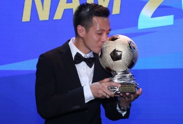 Hà Nội FC lập nên lịch sử với Quả bóng Vàng của Văn Quyết