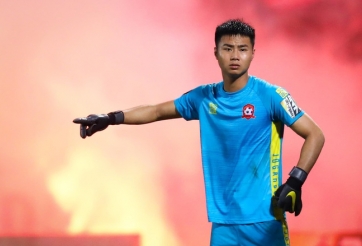 VIDEO: Thủ môn ĐTVN 'tắt điện' trước siêu phẩm 'đẹp nhất V-League'