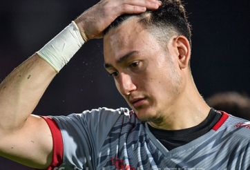 Văn Lâm bị CĐV Thái Lan 'tấn công'