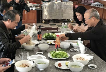 HLV Park 'nhờ cậy' NHM Việt Nam