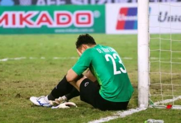 Văn Lâm tiếp tục bị 'cảnh cáo' khi chưa thể sang Nhật