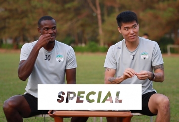 VIDEO: Ngọai binh HAGL 'bó tay' khi thử đồ ăn Tết ở Việt Nam