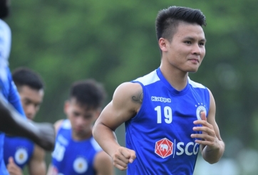 VIDEO: Quang Hải nhận quà đầu năm