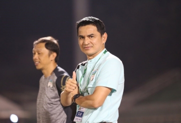 HLV Kiatisak nhận vinh dự lớn từ châu Âu